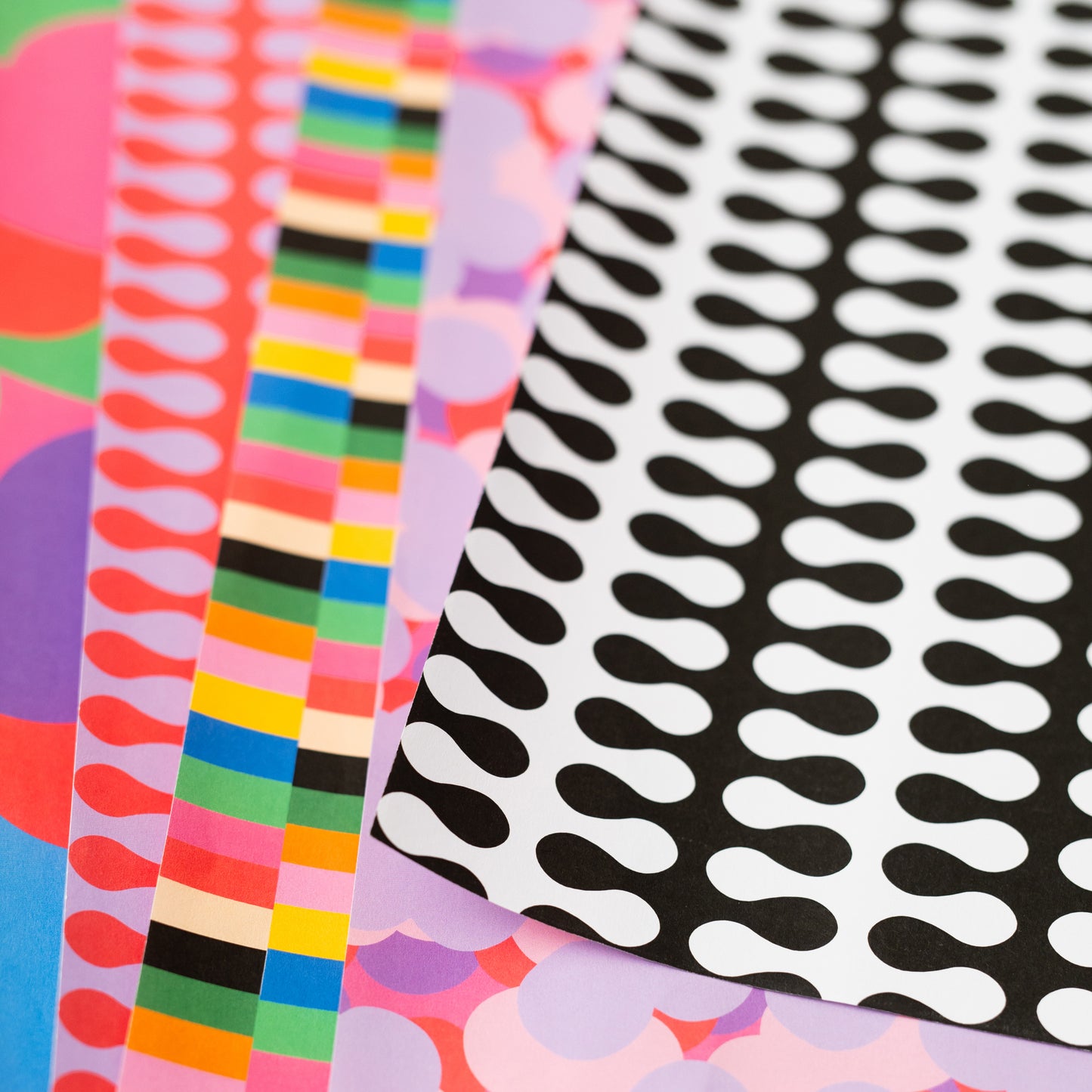 Trippy Pattern Gift Wrap - Mono